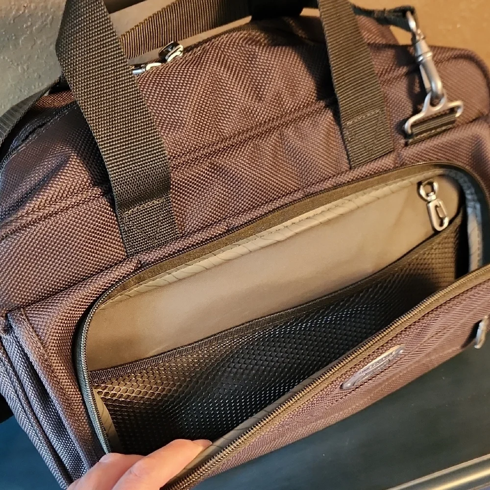 Ricardo Omega Plus Personal Bag, Olive Green, NWOT